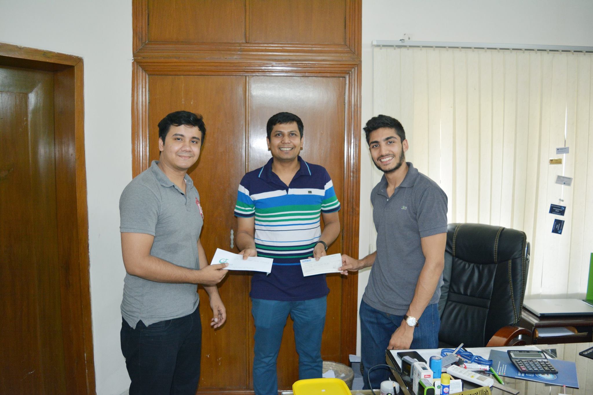 Cheque handover on delivery of jobnhub.com